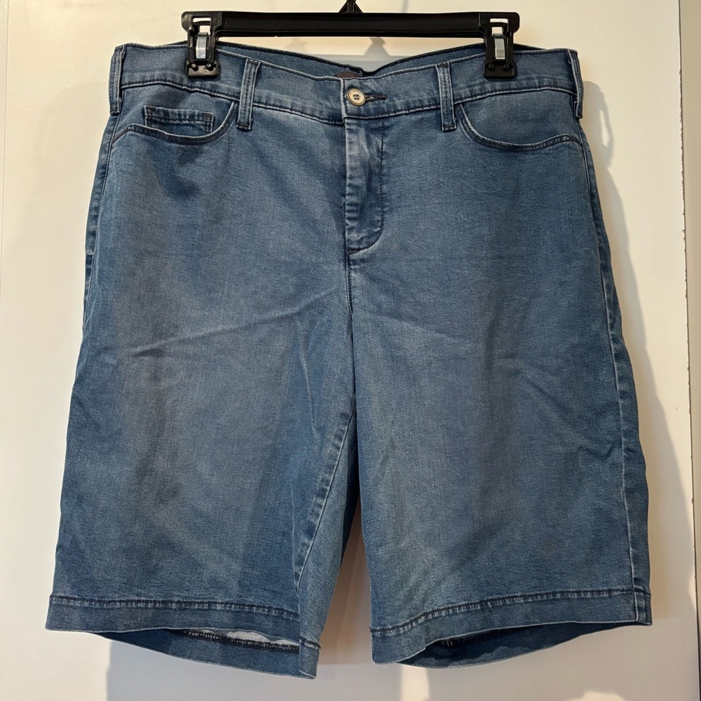 NYDJ denim Bermuda Catherine shorts size 10 NWOT!!
